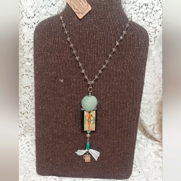 Handmade Necklace: - Picture 4 of 8